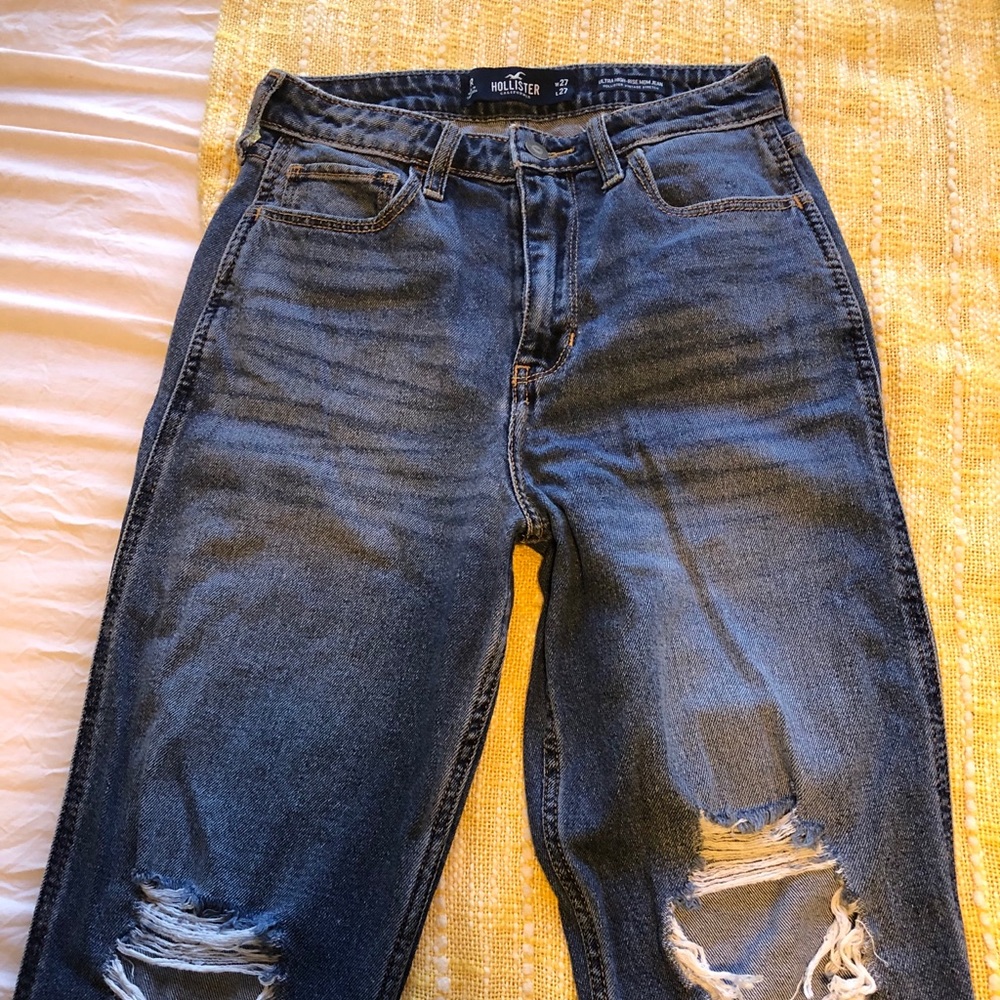Hollister Ultra high rise mom jean